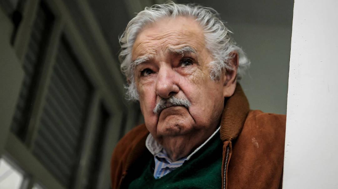 Mujica reclamó "autocrítica" por muertes por Covid, un "triste drama que no se registra"