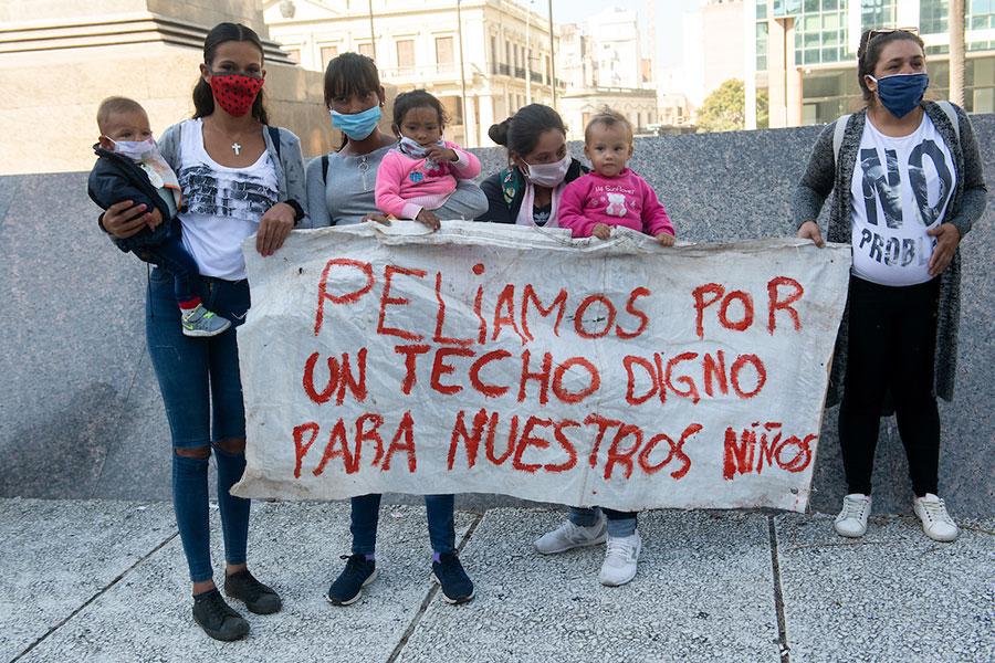 Cuando la policía termine desalojos de dos asentamientos de Santa Catalina quedarán 2.000 personas en la calle, dijo abogado Juan Ceretta