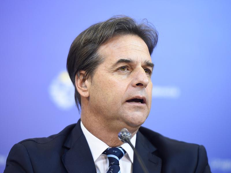 Estamos frenando el país por un paro netamente político, cuestionó Lacalle tras reunirse con la ARU