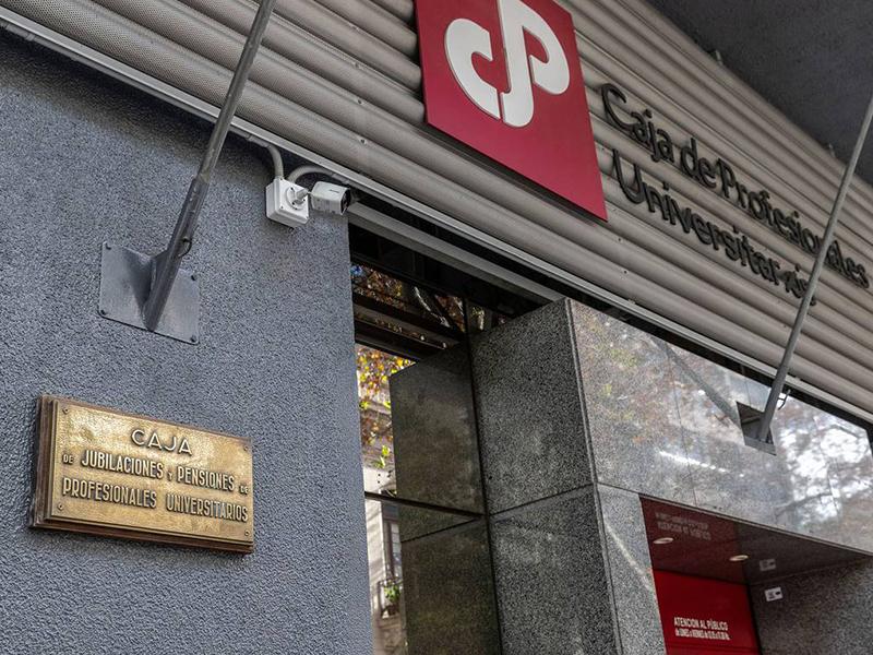 20210615/ Mauricio Zina - adhocFOTOS/ URUGUAY/ MONTEVIDEO/ Edificio de la Caja de Jubilaciones y Pensiones de Profesionales Universitarios en el barrio Centro de Montevideo.