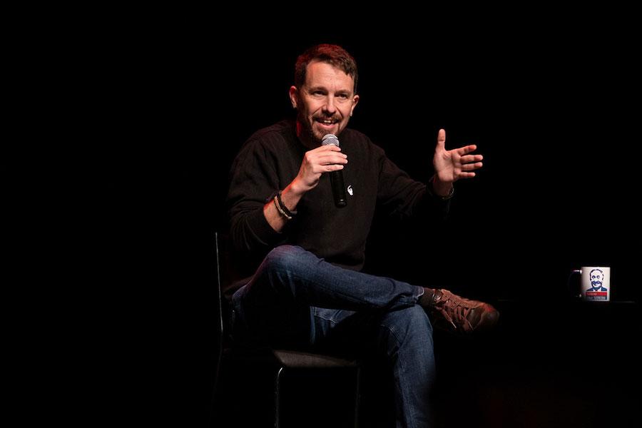 Pablo Iglesias, en el Teatro El Galpón, en Montevideo. Foto: Pablo Vignali / adhocFOTOS