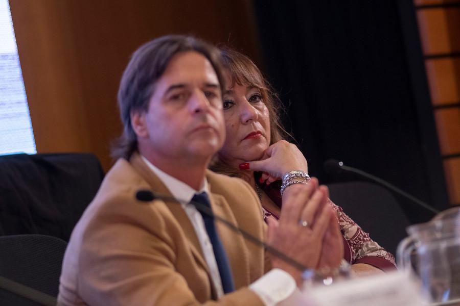 Luis Lacalle Pou e Irene Moreira, durante el lanzamiento del plan ejecutivo del Programa de Asentamientos. Foto: Pablo Vignali / adhocFOTOS