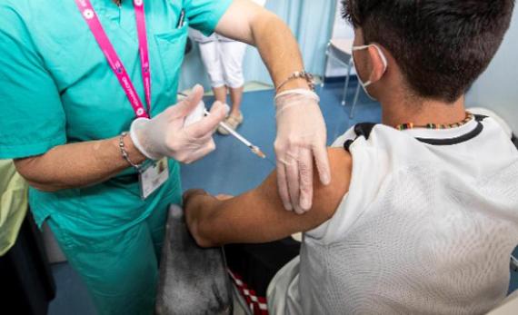 "Se revierte inequidad importante": Salud Pública incluirá la vacuna contra el meningococo en el esquema general