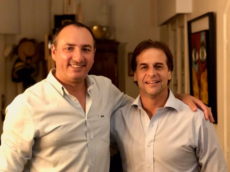 Carlos Albisu y Luis Lacalle Pou. Foto: Twitter de Carlos Albisu.