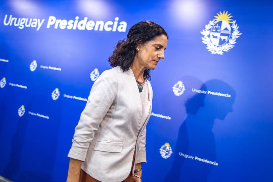 Azucena Arbeleche tras la conferencia de prensa para anunciar acuerdos con Brasil, en Torre Ejecutiva en Montevideo. Foto: Mauricio Zina/ adhocFOTOS