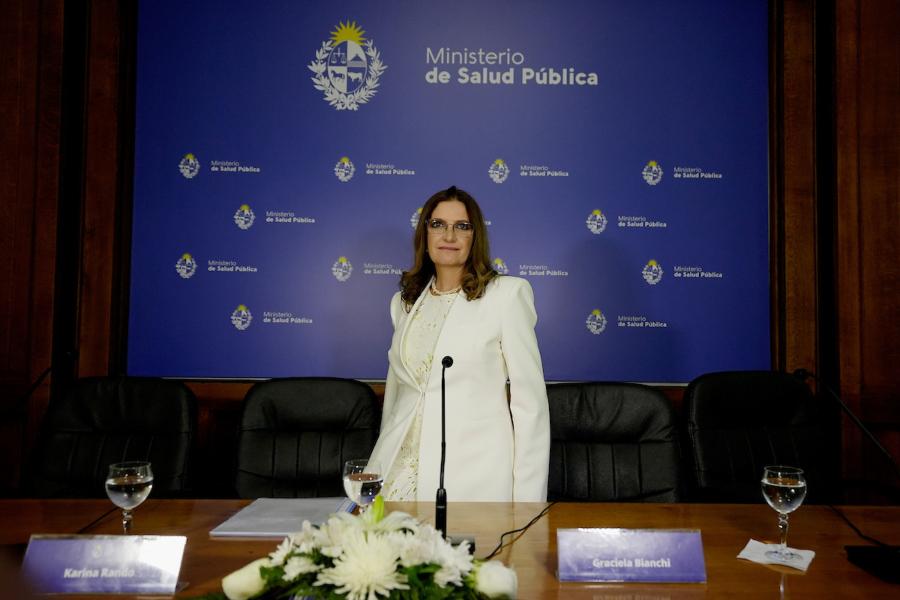Karina Rando durante el acto de asunción como Ministra de Salud Pública en el salon de actos del MSP en Montevideo. Foto: Javier Calvelo / adhocFOTOS