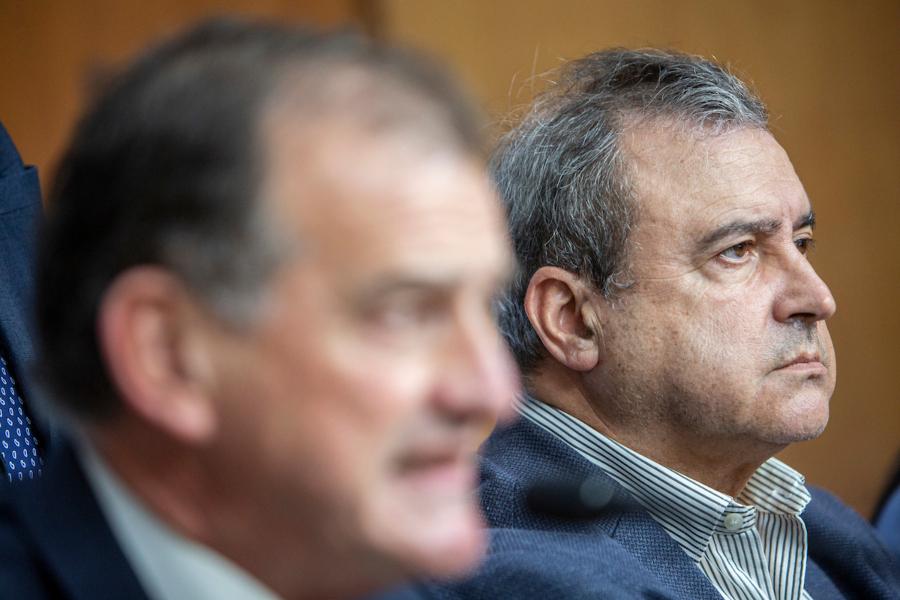Raul Lozano durante la conferencia de prensa en el Anexo del Palacio Legislativo de la Bancada de Cabildo Abierto tras el pedido de renuncia de la Ministra Vivienda y Ordenamiento Territorial. Foto: Mauricio Zina/ adhocFOTOS