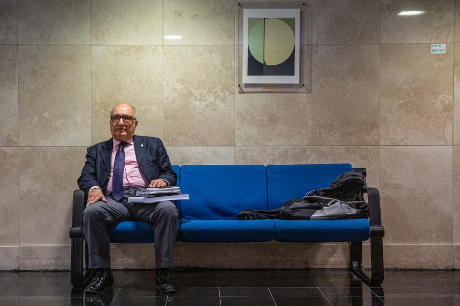Guillermo Domenech previo a la citacion del equipo economico del gobierno a Comision de Presupuesto en el Anexo del Palacio Legislativo en Montevideo. Foto: Mauricio Zina/ adhocFOTOS