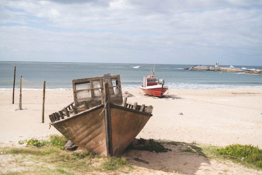 Adoquinado pone en riesgo el futuro de la playa más emblemática de Punta del Diablo, advierten vecinos