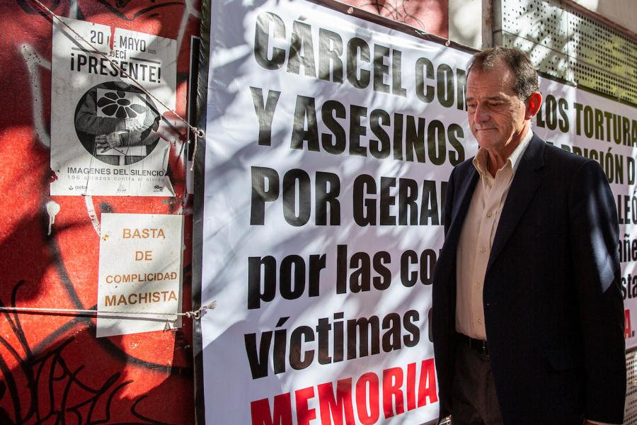Guido Manini Rios previo a la reunión del secretariado ejecutivo del PIT -CNT y representantes de Cabildo Abierto en la sede del PIT-CNT en Montevideo. Foto: Mauricio Zina/ adhocFOTOS