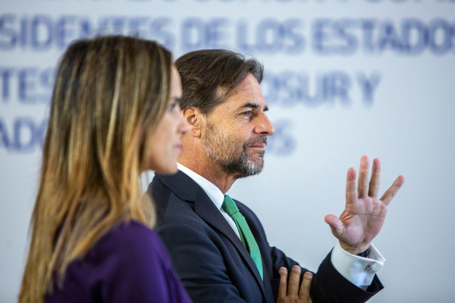 Carolina Ache y Luis Lacalle Pou previo a la LXI Cumbre del Mercosur en el Palacio del Mercosur en Montevideo Foto: Mauricio Zina/ adhocFOTOS