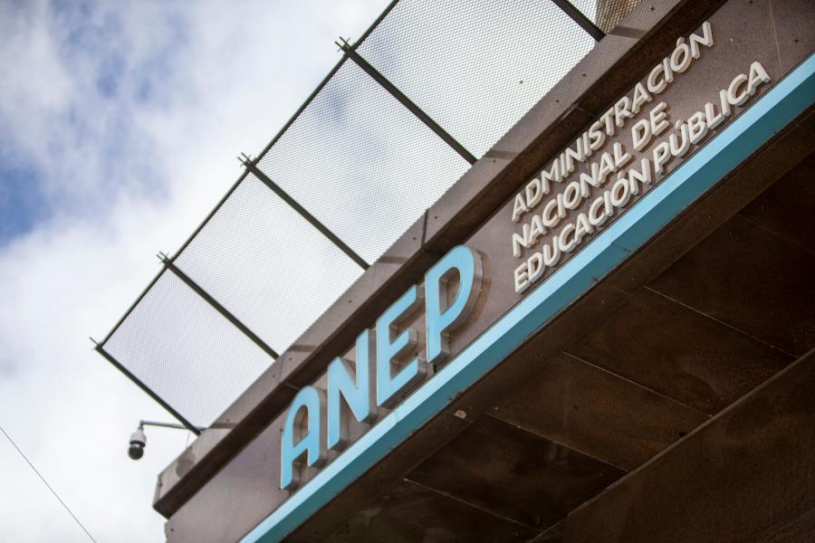 Sede de Anep en el centro de Montevideo. Foto: Mauricio Zina / adhocFOTOS