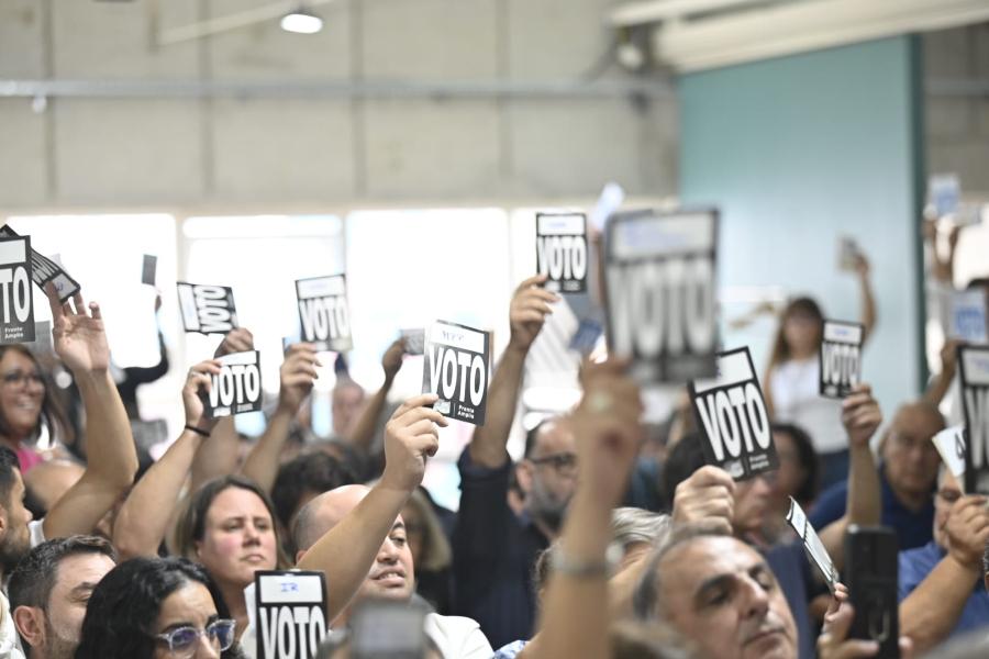 Plenario Nacional del Frente Amplio que aprobó las bases programáticas. Sábado 16 de marzo. Foto: Frente Amplio.