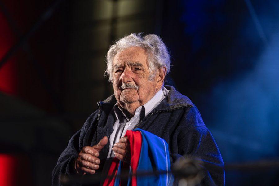 Mujica pedirá al próximo Poder Ejecutivo y personal de confianza que donen "como mínimo" el 40% de lo que les pague el Estado