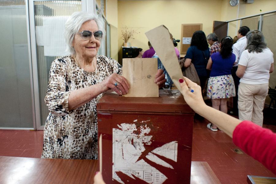 Circuito electoral en calle Rondeau, Montevideo, URUGUAY/MONTEVIDEO/ Foto: Ricardo Antúnez / adhocFotos