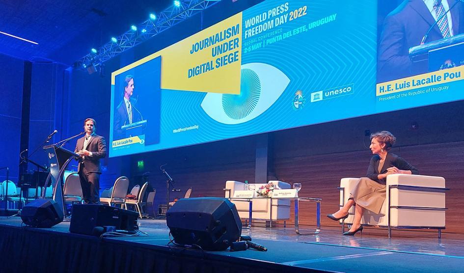 En 2022 Lacalle Pou manifestó en conferencia de Unesco que no estaba a favor de regular a los medios de comunicación