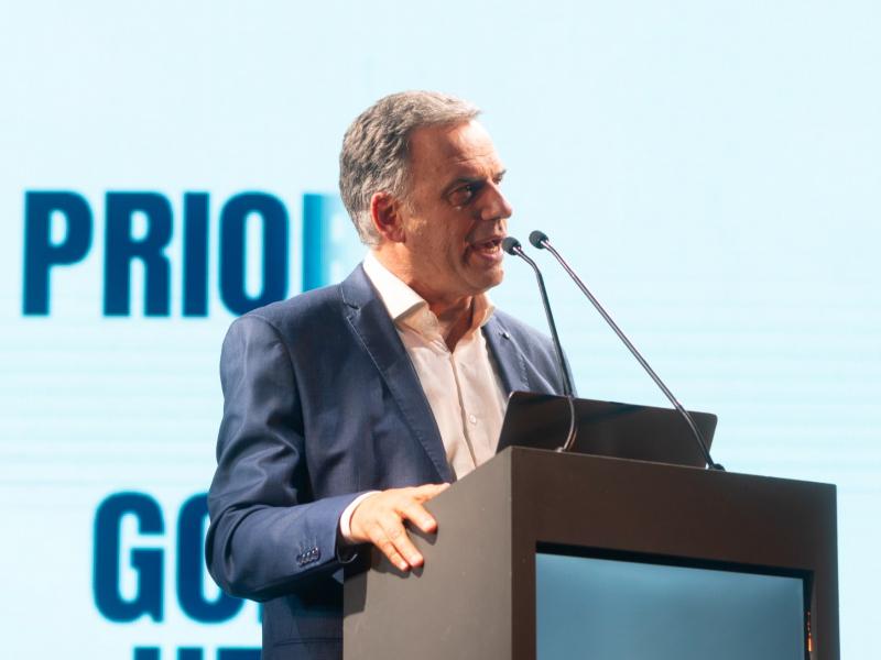 Yamandú Orsi en la presentación de las prioridades de gobierno, en Colonia. Foto: Frente Amplio.