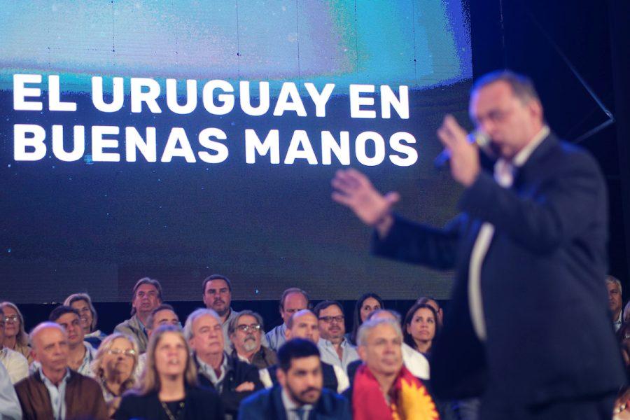 Durante el acto de cierre de campaña del Coalición Republicana, en el Parque Batlle, en Montevideo. Foto: Pablo Vignali / adhocFOTOS