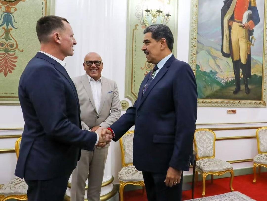 Maduro mantuvo un primer encuentro con un enviado de Trump