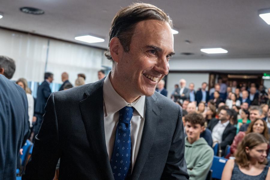 Guillermo Tolosa durante la asunción del nuevo directorio del Banco Central del Uruguay en el auditorio Enrique Iglesias en Montevideo. Foto: Mauricio Zina / adhocFOTOS