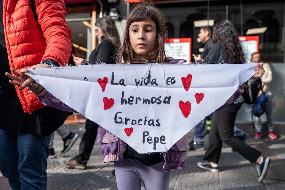“Representó mis ideas y sueños”: Mujica en la voz de la gente que lo despidió en las calles
