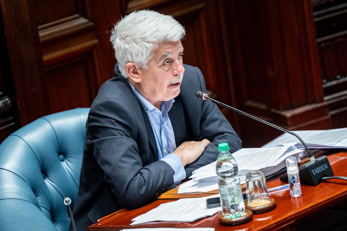 Brenta: proyecto que limita uso de efectivo en transacciones “es central” contra el blanqueo de capitales