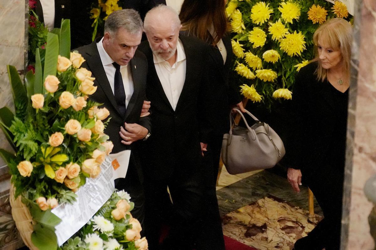Yamandú Orsi, Lula da Silva y Carolina Cosse en el velatorio a José Mujica.