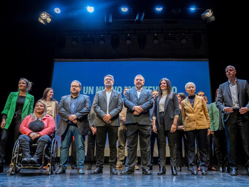 Presentación del gabinete del la Intendencia 2025 - 2030 en el Teatro Artesano en Montevideo. Foto: Mauricio Zina / adhocFOTOS