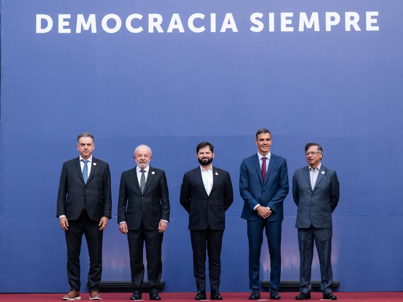 Presidentes del Grupo de Alto Nivel Democracia Siempre, reunidos en Santiago de Chile. Foto: Presidencia de Chile.