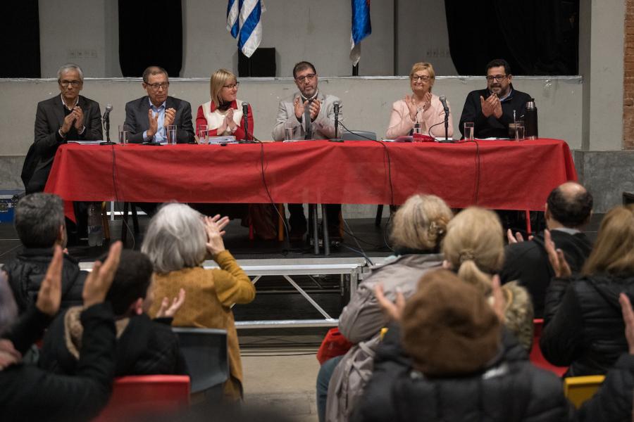 Debate sobre Presupuesto Nacional, en el Club Atletico Progreso. Foto: Santiago Mazzarovich / adhocFOTOS