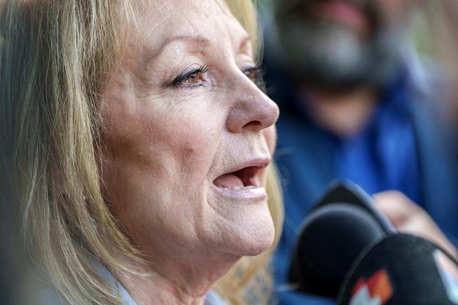 Carolina Cosse tras la reunión del Secretariado del Frente Amplio en la Huella de Seregni en Montevideo. Foto: Mauricio Zina / adhocFOTOS