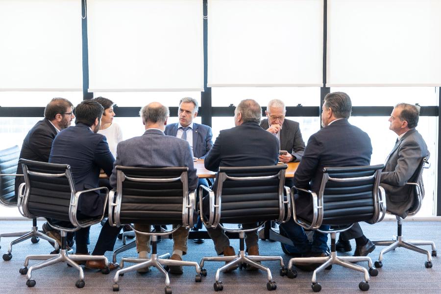 Reunión de Orsi con presidentes de los partidos políticos en Torre Ejecutiva. Foto: Presidencia.