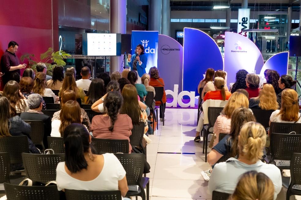 Charla sobre menopausia en el Nuevocentro.